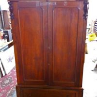 Victorian cedar wardrobe with acanthus leaf corbels - Sold for $62 - 2018
