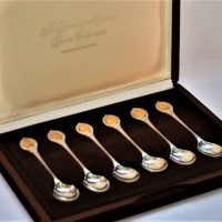 Cased 1997 set  6 x Sterling Silver spoons with gold gilt cameos of English Queens - The Sovereign Queens Spoon Collection Sheffield hallmark - Sold for $81 - 2018