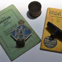 Group of blokey items including Gemini  auto t bar, Temple bar tin, Austin Car Manual and RAC Victoria badge - Sold for $50 - 2019