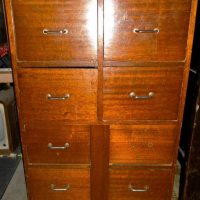 Set of 8 Hardwood chest of drawers - Sold for $37 - 2019