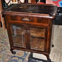 1930s Art Deco walnut veneer auto trolley with glass door - frosted geometric design - Sold for $31 - 2019