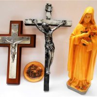 2 x religious crosses plus plaster statue of Mary and aboriginal plate - Sold for $31 - 2019