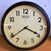 Bakelite Smith Sectric wall clock with 12 inch Arabic numeral dial - Sold for $68 - 2019