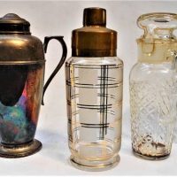 4 x vintage Cocktail shakers including 1960s gilt, EPNS Crusader and Vickers Gin - Sold for $37 - 2019