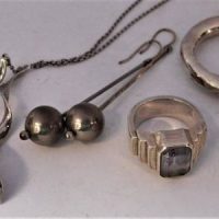 Small box lot silver jewellery incl Modernist necklace, pair long earrings, ring with amethyst, pendant etc - Sold for $62 - 2019