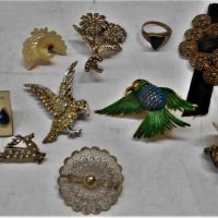 Small box lot vintage costume jewellery incl Gilt bluegreen  Kingfisher brooch, Diamante eagle, stag brooches, 1920s gilt filigree rhinestone buckle,  - Sold for $37 - 2019