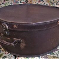 Vintage brown leatherette  hat box - Sold for $35 - 2019