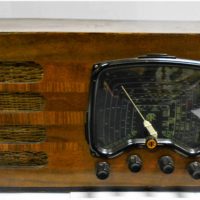 c1940's STC mantle valve radio in wooden case - Sold for $93 - 2019