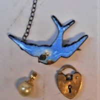 3 x pces Jewellery - small 9xt rose gold heart lock, enamel Bluebird brooch  & pearl pendant - Sold for $50 - 2019