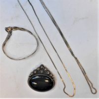 Group lot ladies silver jewellery - large oval black stone Brooch, plaited bracelet & 2 x box chains - Sold for $31 - 2019