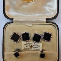 Vintage Prouds Boxed set 9ct white gold and silver cufflinks with matching collar studs - Sold for $37 - 2019