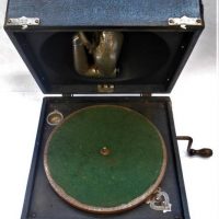 c1920's Decca 'The Crescendo' Junior Music Box portable grammophone - Sold for $62 - 2019