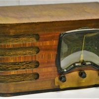 Circa1940's Australian STC mantle valve radio with wooden case - Sold for $93 - 2019