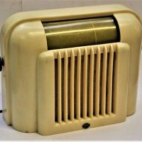 Vintage STC Milk White Bakelite Radio w Brown Knobs - Sold for $137 - 2019