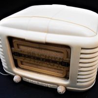 c1951 Astor Mickey Bakelite mantle radio - cream - Sold for $62 - 2019