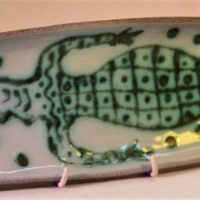 ELLIS Retro Australian Pottery elongated Dish - HDecorated CROCODILE Decoration, signed & inscribed 35 to base - 44cm L - Sold for $56 - 2019