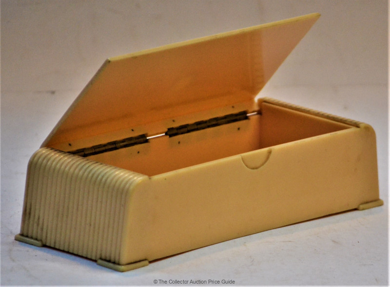 C1930s Art Deco Cream Bakelite Card Box With Hinged Lid Sold For 81 2019