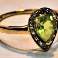 Ladies-10-ct-ygold-ring-pear-shaped-with-oval-peridot-surrounded-by-tiny-diamonds-TW-18grms-Sold-for-124-2019