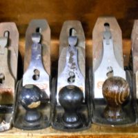 Small-shelf-lot-assorted-vintage-Stanley-planes-mostly-No-4-Sold-for-236-2019