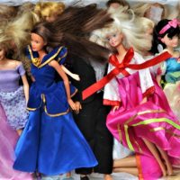 Box-lot-large-quantity-of-assorted-Barbie-and-Ken-dolls-inc-1990s-reproduction-Side-Swirl-Pony-Tail-Snow-White-bendable-etc-all-with-costumes-Sold-for-87-2019