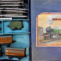 1_Vintage-boxed-Hornby-Meccano-England-O-gauge-clockwork-Train-Set-No-501-Passenger-Set-Green-Engine-1842-and-tender-plus-3-carriages-Sold-for-137-2019
