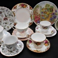 Small-Group-Lot-Pretty-English-china-inc-small-WEDGEWOOD-Jasperware-dish-various-trios-ROYAL-ALBERT-Memory-Lane-plus-butterflies-Old-Country-Roses-Sold-for-35-2019