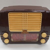 1950s-brown-plastic-HMV-Little-Nipper-mantel-radio-with-cream-grill-and-dials-Sold-for-137-2019