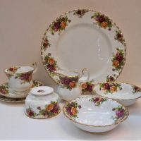 Group-lot-vintage-Royal-Albert-Old-Country-Roses-china-items-inc-plate-trio-sugar-bowl-creamer-etc-Sold-for-37-2019