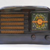 Vintage-mottled-brown-Bakelite-mantel-radio-possibly-STC-Sold-for-93-2019