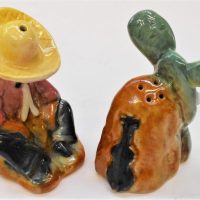 Darbyshire-Australian-Pottery-small-set-Mexican-salt-and-pepper-shakers-Cactus-and-sleeping-Mexican-Small-AF-to-1-Sold-for-50-2019