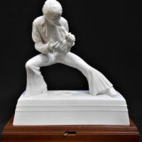 Limited-Edition-ELVIS-PRESLEY-1981-Designer-Series-White-Ceramic-Decanter-sitting-on-Timber-Wind-up-music-box-playing-Are-you-Lone-Some-Tonight-Editi-Sold-for-37-2019