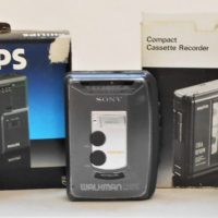 Small-lot-vintage-Walkmans-inc-boxed-PHILIPS-AQ6507-boxed-SANYO-M1018A-and-SONY-WM-FX173-Sold-for-43-2019