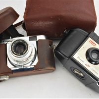 2-x-Vintage-cameras-KODAK-Brownie-127-Camera-BAKELITE-case-and-VOIGTLANDER-VITO-B-both-with-carry-cases-Sold-for-27-2019