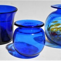 3-x-AUSTRALIAN-ART-Glass-Cobalt-Blue-Vases-incl-Signed-1970s-Helmut-Hiebl-Flared-Cylinder-Form-Yellow-Orange-infused-Swirls-and-Squat-Vase-7cm-Sold-for-31-2019