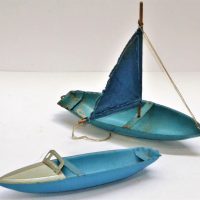 2-x-Vintage-Tin-PRESCO-Toy-Boats-Blue-Sailing-with-Sail-Speed-Boat-with-Windscreen-26cm-L-Sold-for-87-2019