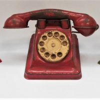 3-x-vintage-tin-toy-Telephones-redblue-greenred-red-with-bell-Sold-for-68-2019