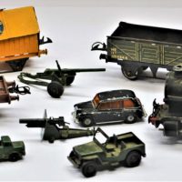 Group-Vintage-diecasts-incl-HORNBY-Locomotive-Carriages-LONE-STAR-Military-Vehicles-DINKY-Military-etc-Sold-for-62-2019
