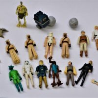 Small-box-lot-vintage-STAR-WARS-action-figures-inc-Tusken-Raiders-Lukes-Greedo-Hammerhead-Sy-Snootles-etc-Sold-for-99-2019