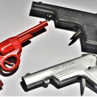 Vintage-3-x-TIN-TOY-PISTOLS-Ace-Pistols-Buffalo-1-af-20cm-L-Sold-for-87-2019