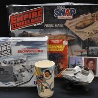 Vintage-STAR-WARS-Empire-Strikes-Back-models-kits-trading-cards-and-cup-Model-kits-inc-REBEL-BASE-and-mint-in-box-SNOWSPEEDER-etc-Sold-for-62-2019