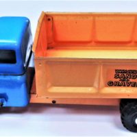 Vintage-WYN-TOY-orange-blue-toy-Sand-Gravel-tip-truck-front-end-loader-52cms-L-Sold-for-186-2019