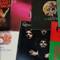 Group-lot-QUEEN-vinyl-LP-records-inc-A-Day-at-the-Races-Sheer-Heart-Attack-News-of-the-World-Hot-Space-etc-Sold-for-186-2019