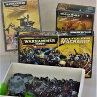 WARHAMMER-40000-Gaming-Figures-3-x-Boxed-incl-Battle-for-Macgragge-and-Heaps-of-Loose-figures-some-hand-painted-Sold-for-93-2019