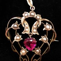 c1900-9ct-ygold-floral-filigree-heart-shaped-broochpendant-set-with-seed-pearls-pink-heart-shaped-stone-suspended-in-centre-Sold-for-298-2019