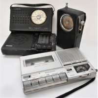 Group-Lot-portable-Transistor-RADIOS-incl-SONY-ICF-7600-SANYO-Model-No-M-6600F-Cassette-Radio-Sold-for-87-2019