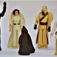 5-x-vintage-original-Star-Wars-action-figures-inc-Darth-Vader-and-Luke-still-with-lightsabers-Tuskan-Raider-and-Leia-with-original-vinyl-capes-and-Sold-for-199-2020