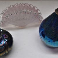 3-x-Pieces-ART-GLASS-Sean-ODonoghue-Iridescent-Vase-unsigned-Oil-Lamp-Murano-Fan-vase-Sold-for-56-2019