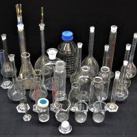 Box-lot-science-lab-glass-inc-beakers-flasks-titres-etc-Sold-for-62-2019