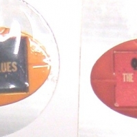 2 x FOOTBALL CEREAL toy Badges - Saints & Blues - Sold for $110 - 2008