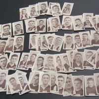 Approx 98 x Wills's Australian Cigarettes Cards - 1933 FOOTBALLERS - majority good cond - Sold for $134 - 2008